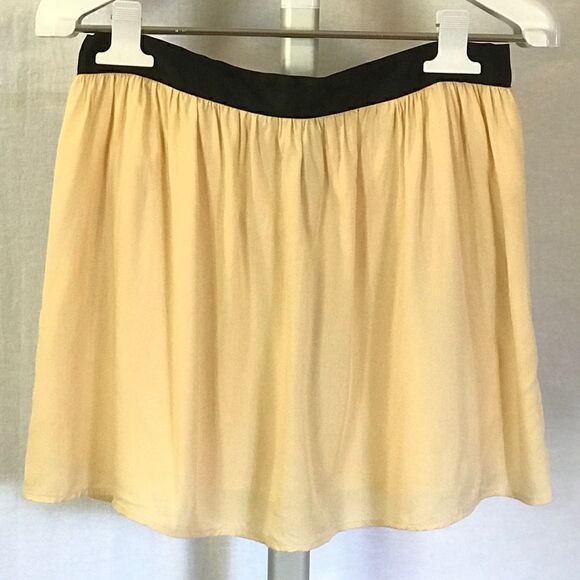 Tan Front Zipper Skirt w/ Pockets - Picture 2 of 6